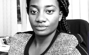 Albertine Bidjaga apporte son soutien à son patron Amougou Belinga